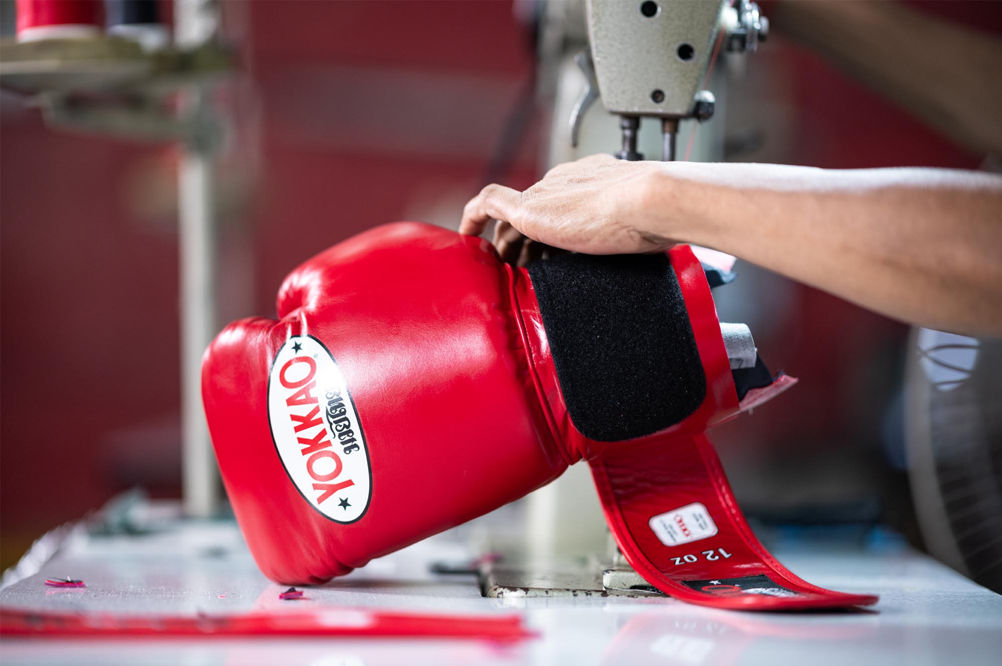 How to Choose the Right Boxing Gloves: Size, Type & Material Explained-YOKKAO