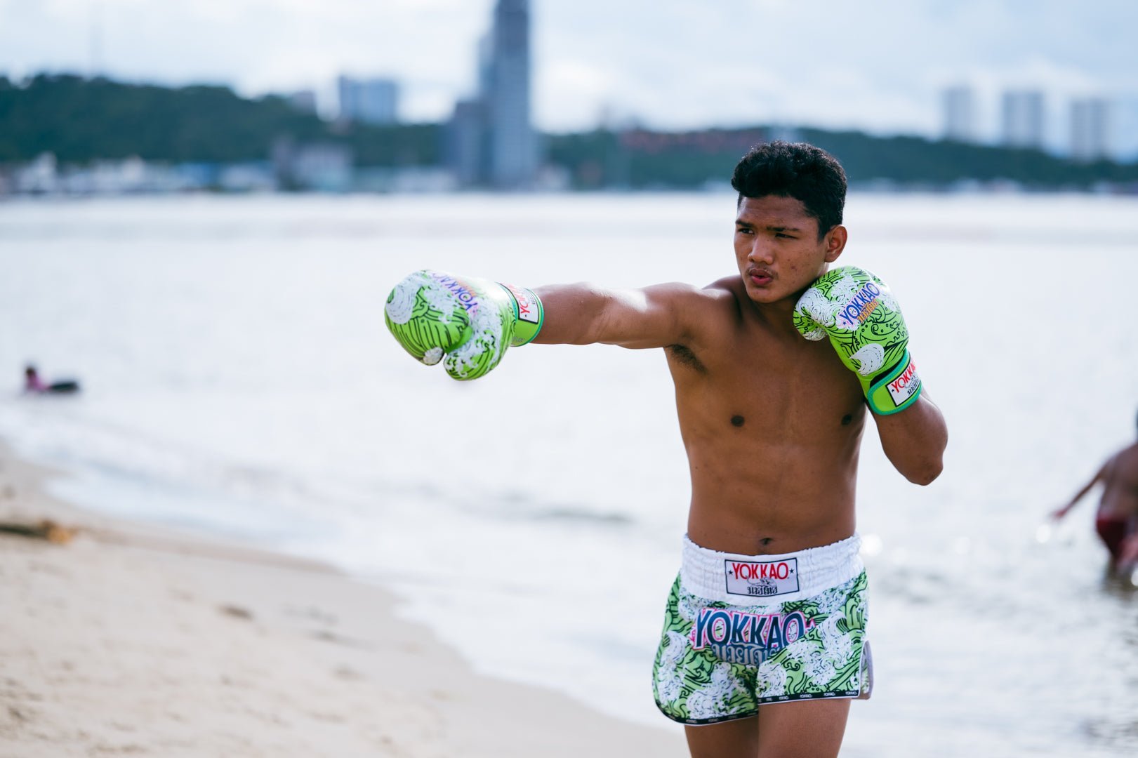 Training Muay Thai for Core Body Strength-YOKKAO