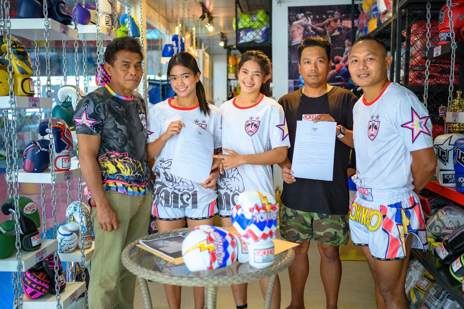 YOKKAO Signs Looksaikongdin Gym Sisters Aida and Duangdawnoi-YOKKAO