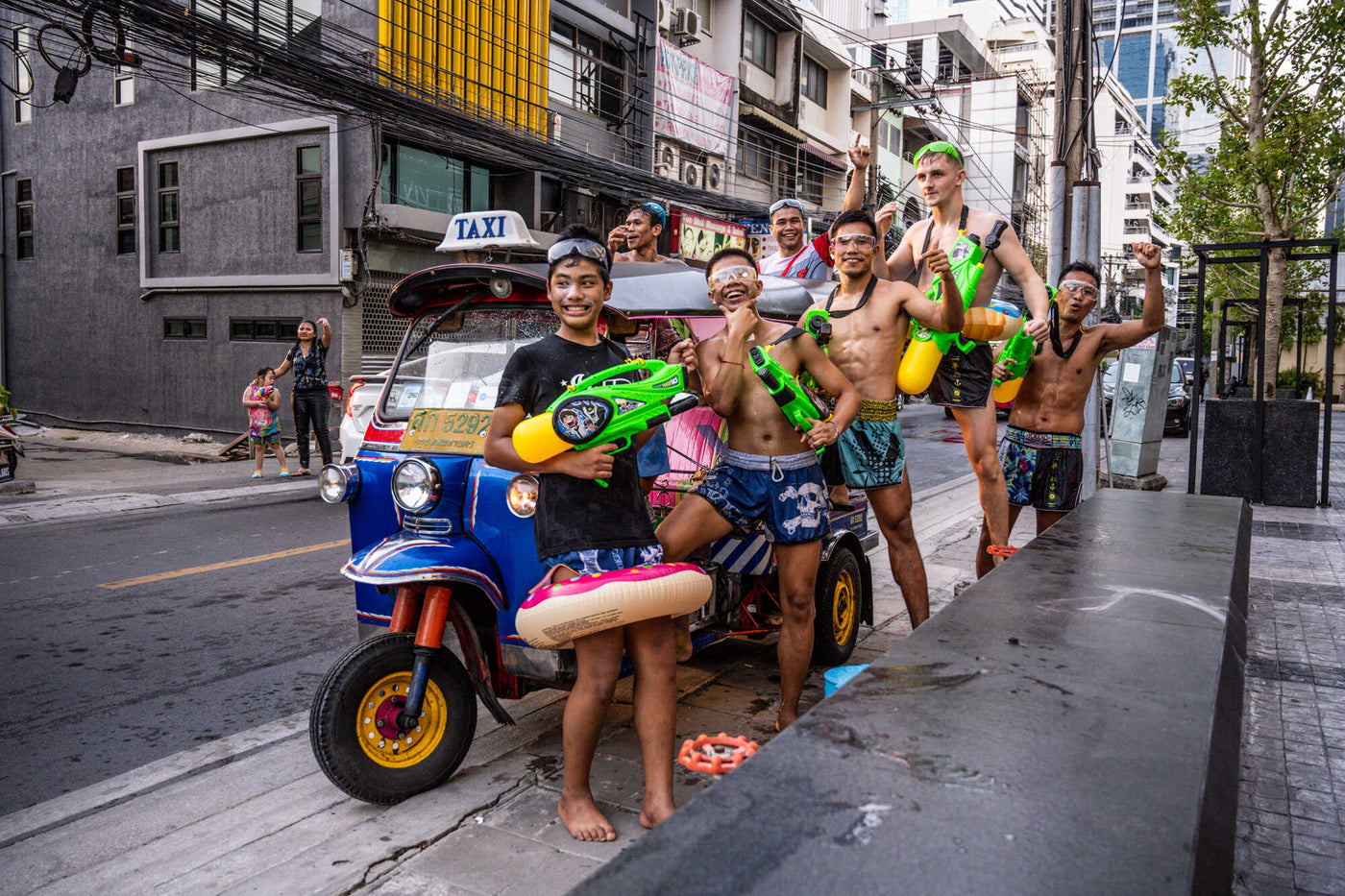 YOKKAO Fighter Gloves Shot
