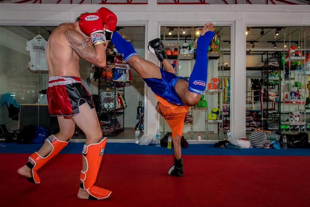 Saenchai Takes on the Whole Gym!