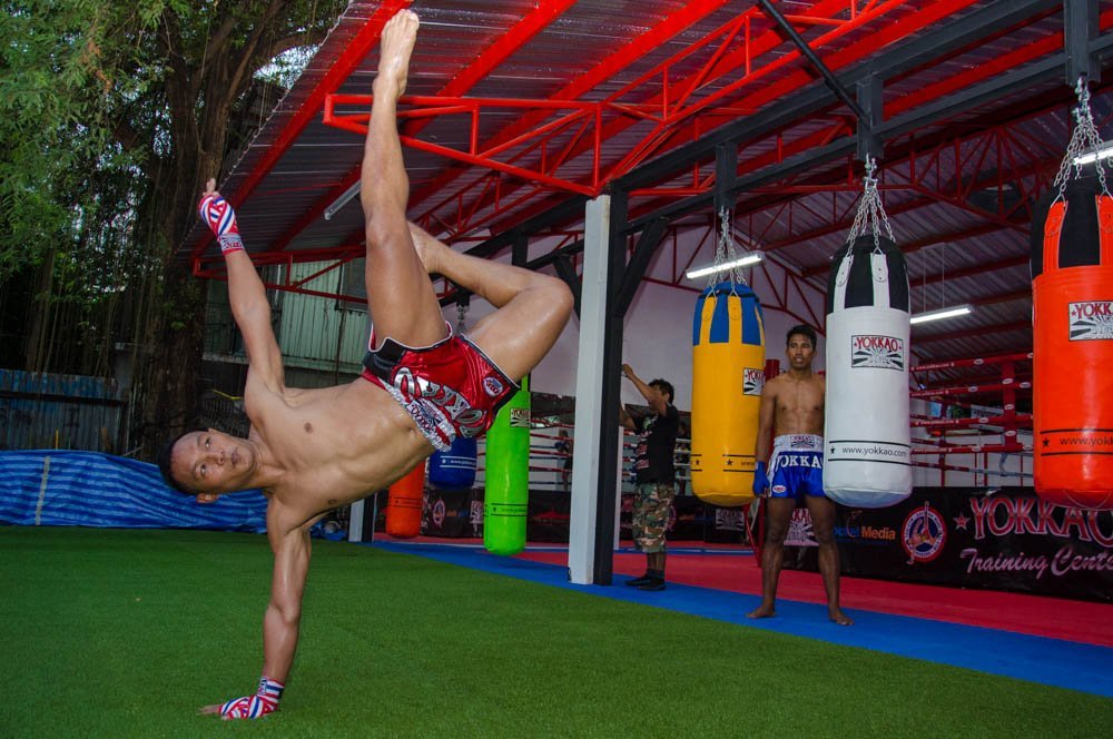 YOKKAO 22: Saenchai on Ognjen Topic's training!-YOKKAO